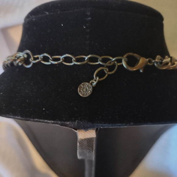 🚨🚨Ruby Rd Medallion Statement Necklace - Picture 5 of 6